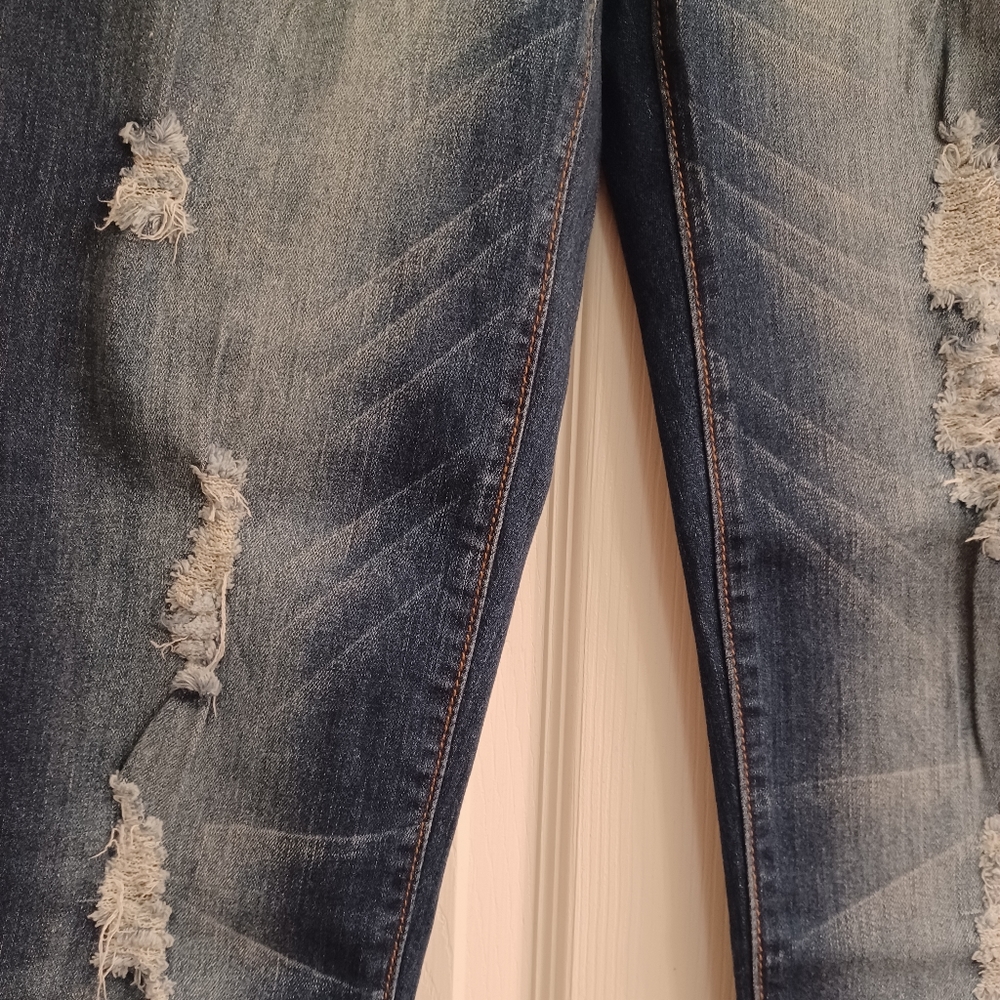 L&B Distressed Jeans - Picture 4 of 10